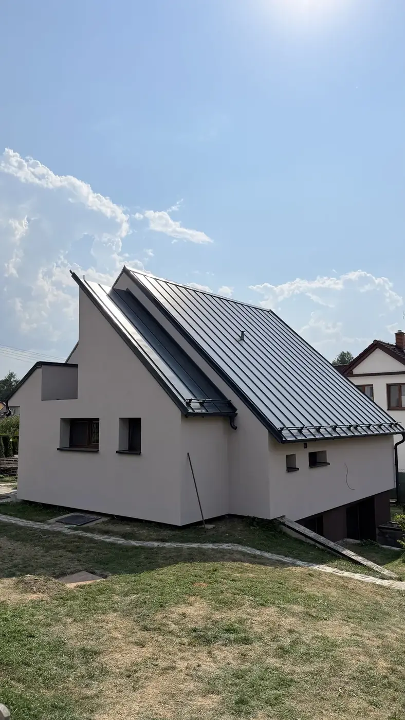 Zateplení fasády ETICS, Hradec nad Svitavou — boční pohled na dokončený dům